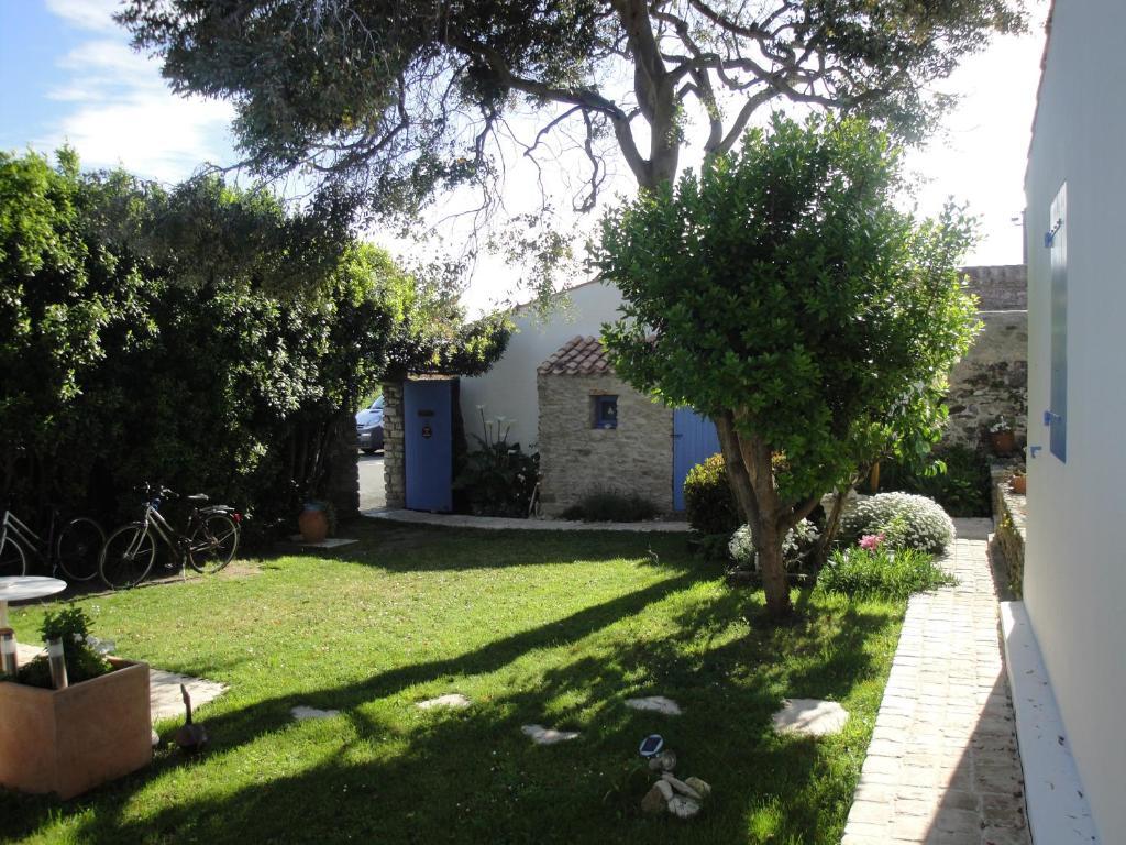 Le Buzet Bleu Bed & Breakfast Нуармутье Экстерьер фото